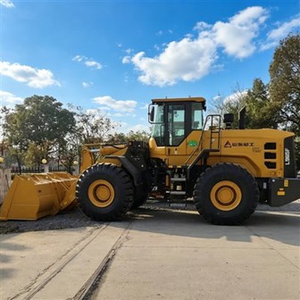 Heavy-Duty Wheel Loader